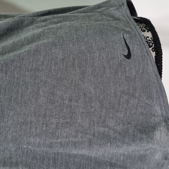Nike dri-fit, grey singlet with black trims, stretchy material, size medium - Picture 2 of 6